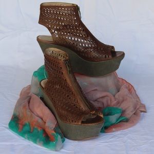 House of Harlow Wedge Sandal size 9.5